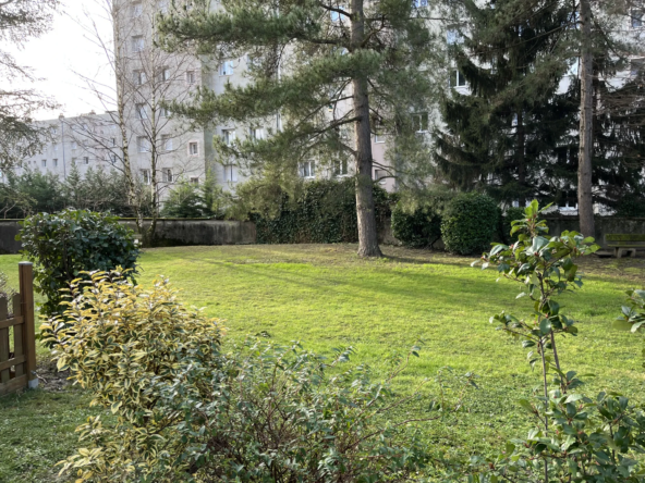 À vendre : Appartement T1 avec terrasse et parking à Grenoble 