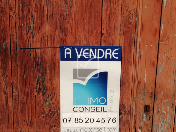 Maison et dépendances en pierres à rénover à Castels 