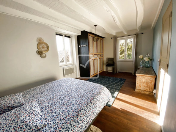 SUPERBE MAISON EN PIERRE À TAURIAC, 5 CHAMBRES AVEC JARDIN 