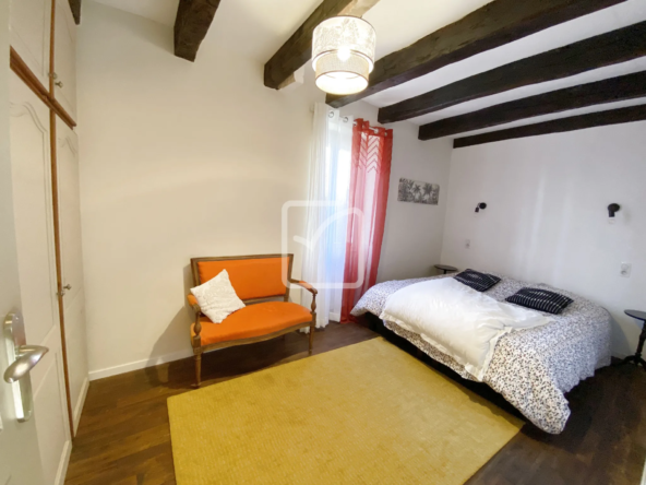 SUPERBE MAISON EN PIERRE À TAURIAC, 5 CHAMBRES AVEC JARDIN 