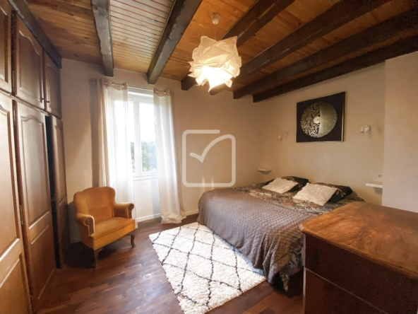 SUPERBE MAISON EN PIERRE À TAURIAC, 5 CHAMBRES AVEC JARDIN 