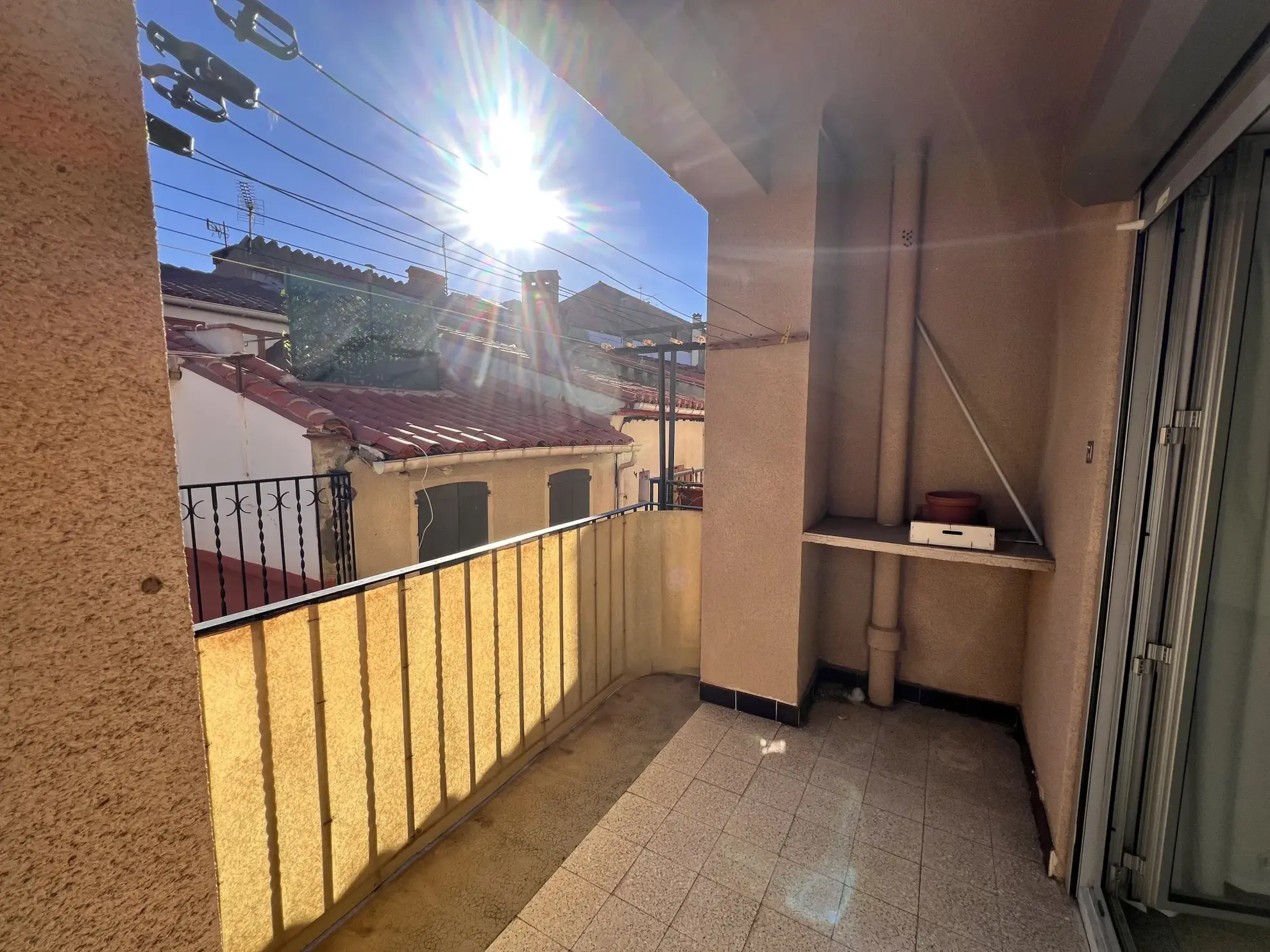 Charmante Maison de Village à Arles-Sur-Tech avec Balcon Sud 