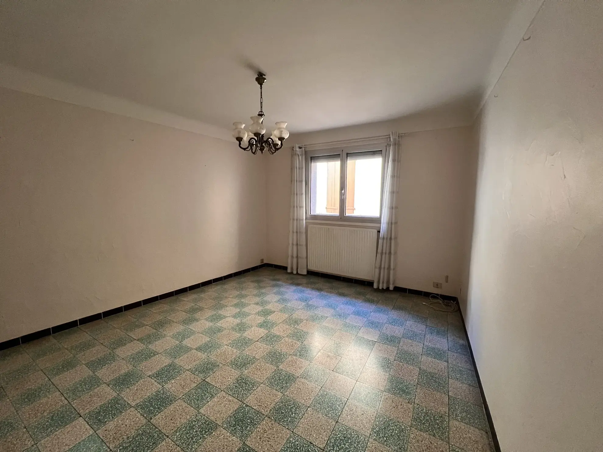 Charmante Maison de Village à Arles-Sur-Tech avec Balcon Sud 
