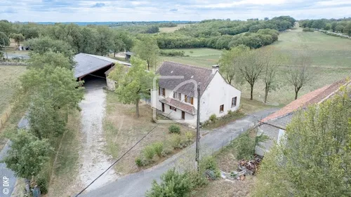 Propriété agricole sur 1 ha 500 à Soucirac - Maison en pierres et installations 
