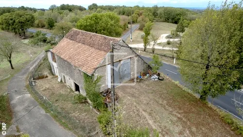 Propriété agricole sur 1 ha 500 à Soucirac - Maison en pierres et installations 