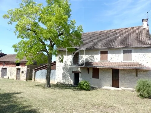 Propriété agricole sur 1 ha 500 à Soucirac - Maison en pierres et installations 
