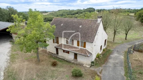 Propriété agricole sur 1 ha 500 à Soucirac - Maison en pierres et installations 