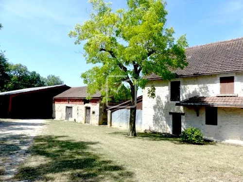 Propriété agricole sur 1 ha 500 à Soucirac - Maison en pierres et installations 