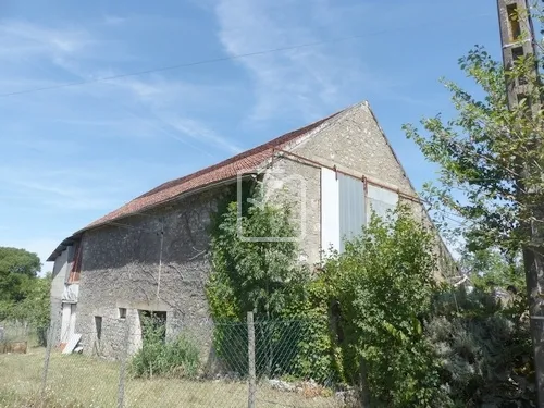 Propriété agricole sur 1 ha 500 à Soucirac - Maison en pierres et installations 