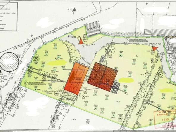 Terrain constructible à Grasse de 1695 m² avec permis de construire 