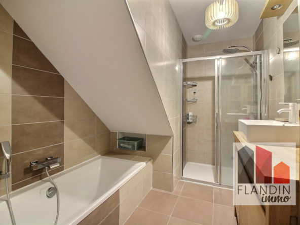 Superbe Appartement avec Jardin et Terrasse en Centre-Ville à Vernaison 
