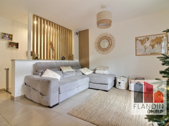 Superbe Appartement avec Jardin et Terrasse en Centre-Ville à Vernaison 
