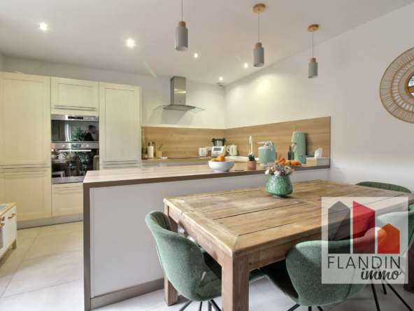 Superbe Appartement avec Jardin et Terrasse en Centre-Ville à Vernaison 