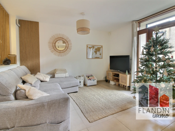 Superbe Appartement avec Jardin et Terrasse en Centre-Ville à Vernaison 