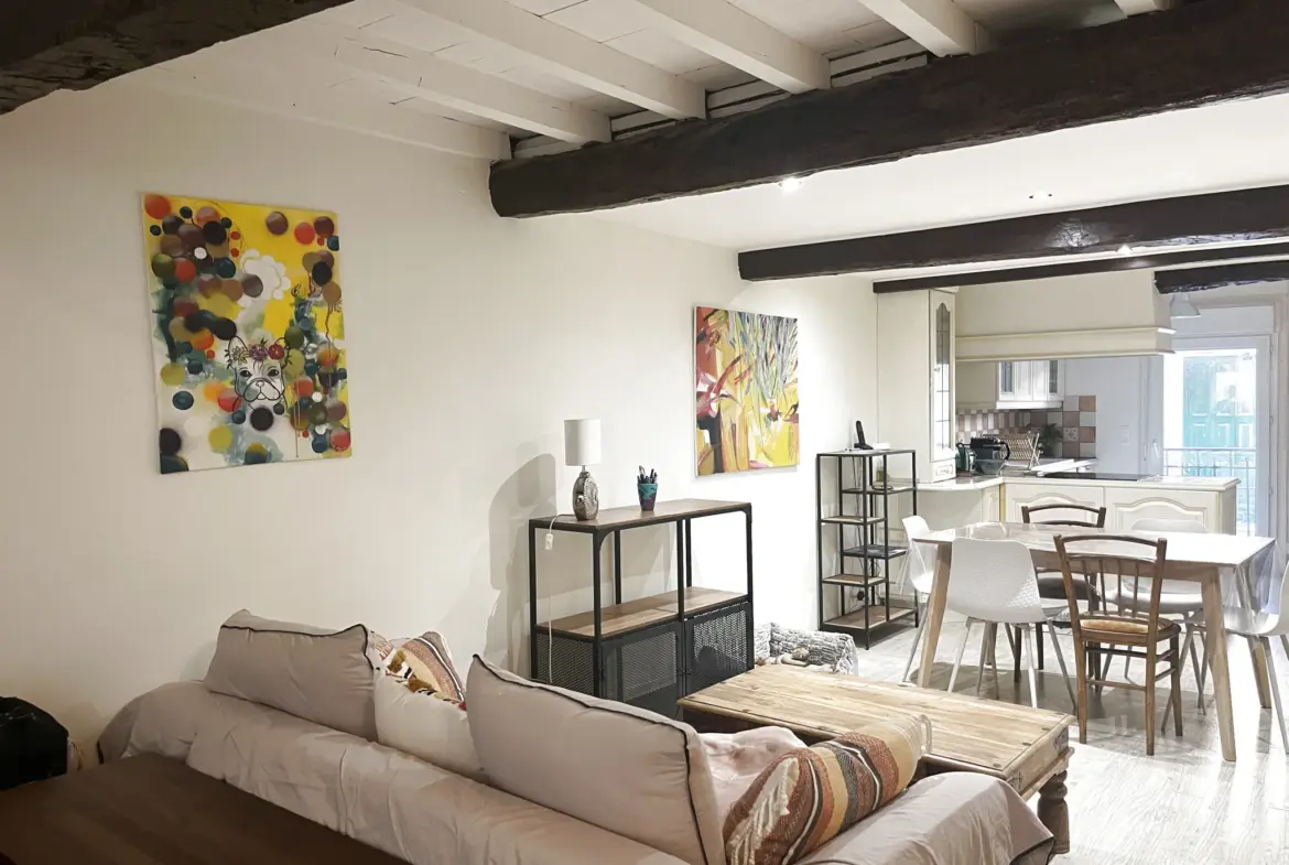 Maison de village avec terrasse, garage et climatisation à Tresserre 