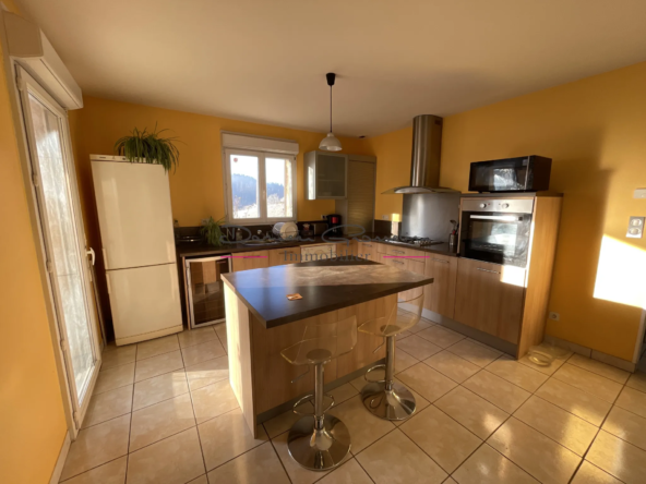 Villa de plain pied avec terrain à Cublize 