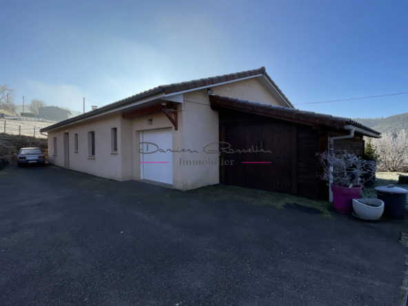 Villa de plain pied avec terrain à Cublize 