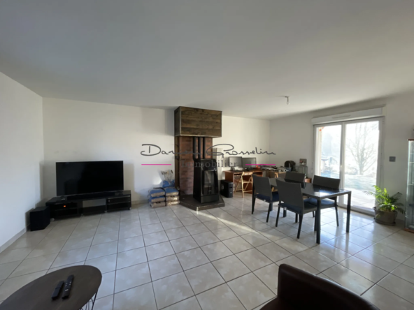 Villa de plain pied avec terrain à Cublize 