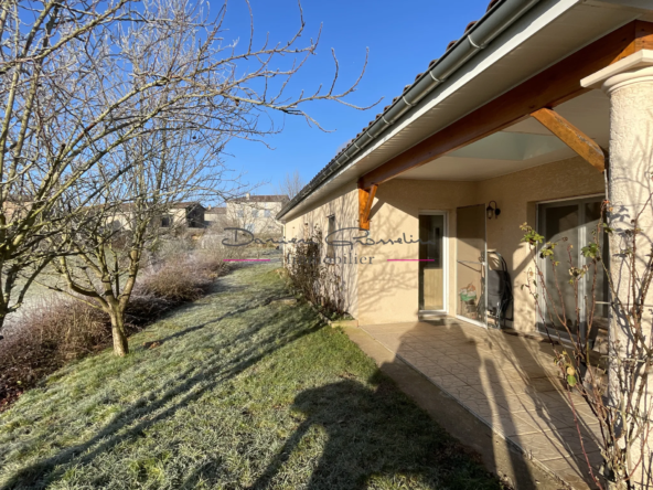 Villa de plain pied avec terrain à Cublize 