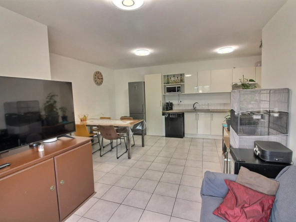 Bel appartement à Gardanne avec terrasse et stationnement 
