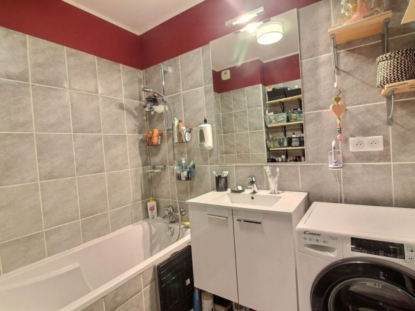 Bel appartement à Gardanne avec terrasse et stationnement 
