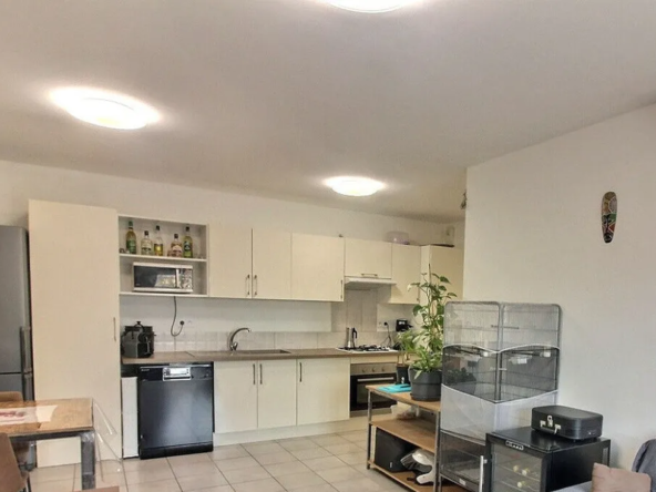 Bel appartement à Gardanne avec terrasse et stationnement 