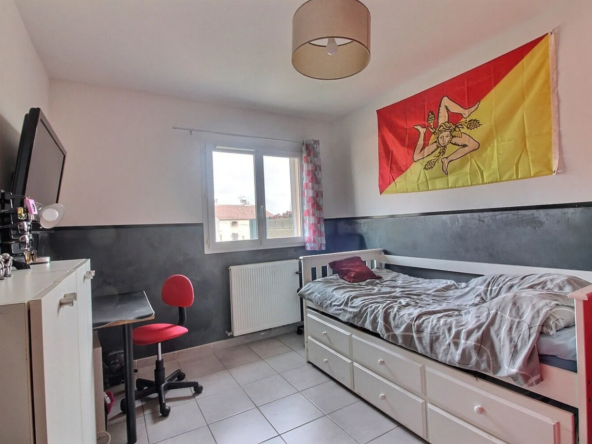 Bel appartement à Gardanne avec terrasse et stationnement 
