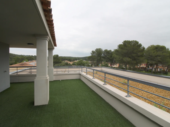 Spacieux appartement T4 à Nîmes Est, 91 m² avec terrasse 