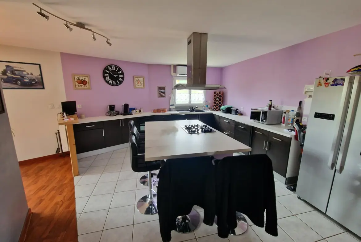 Froidfond: Maison contemporaine de 140 m² avec 4 chambres et confort moderne 