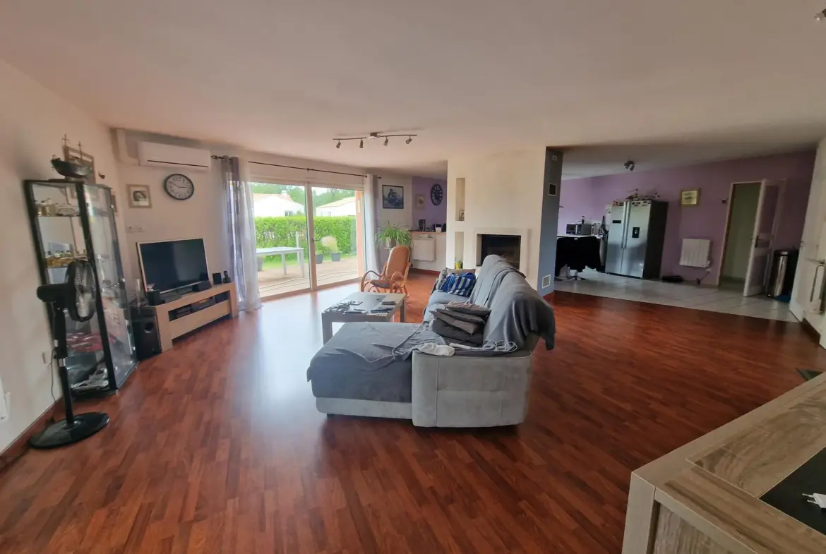 Froidfond: Maison contemporaine de 140 m² avec 4 chambres et confort moderne 