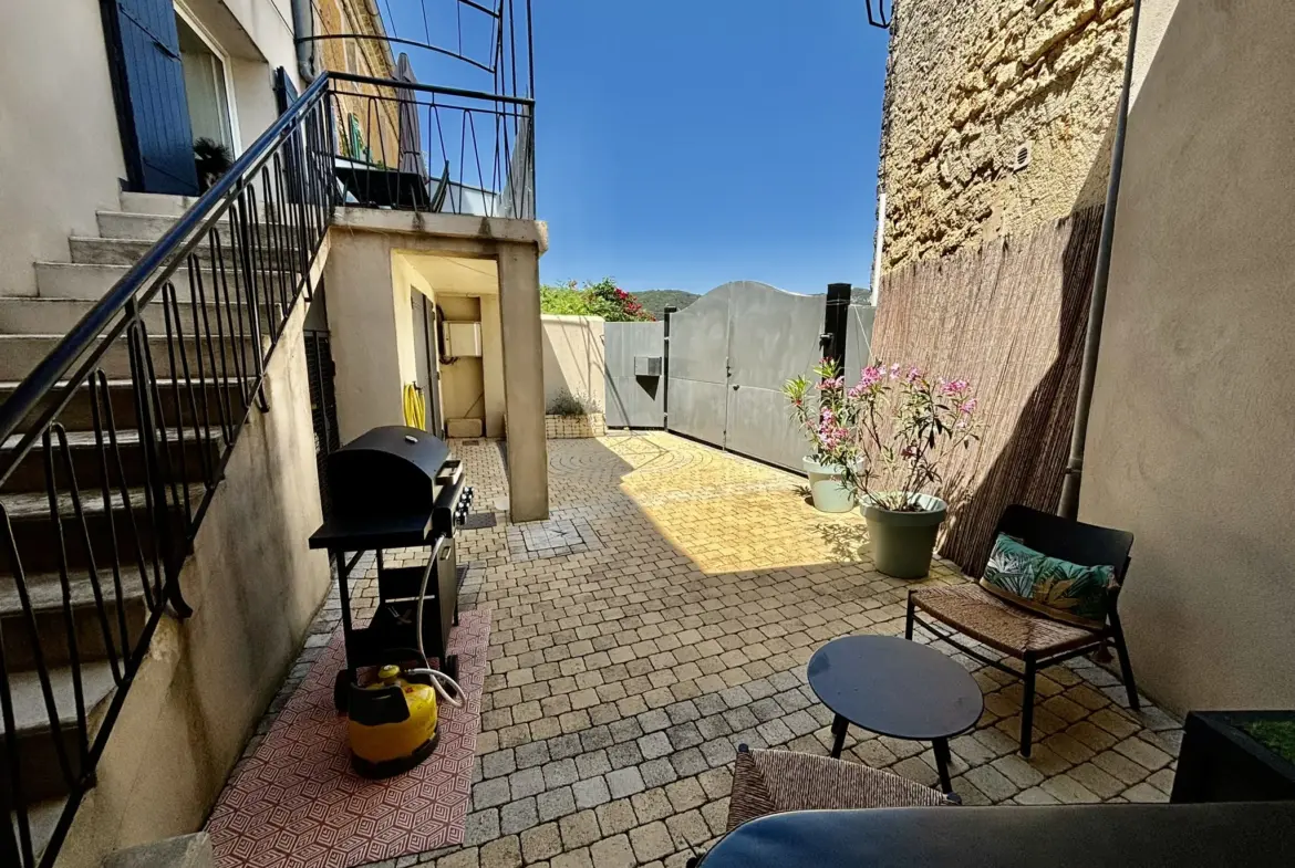 Maison de village rénovée avec garage et jacuzzi à Suzette 