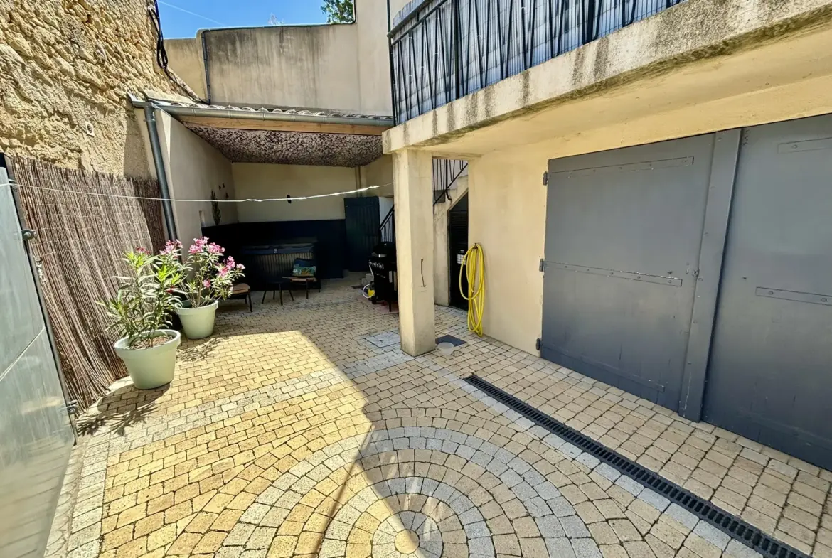 Maison de village rénovée avec garage et jacuzzi à Suzette 