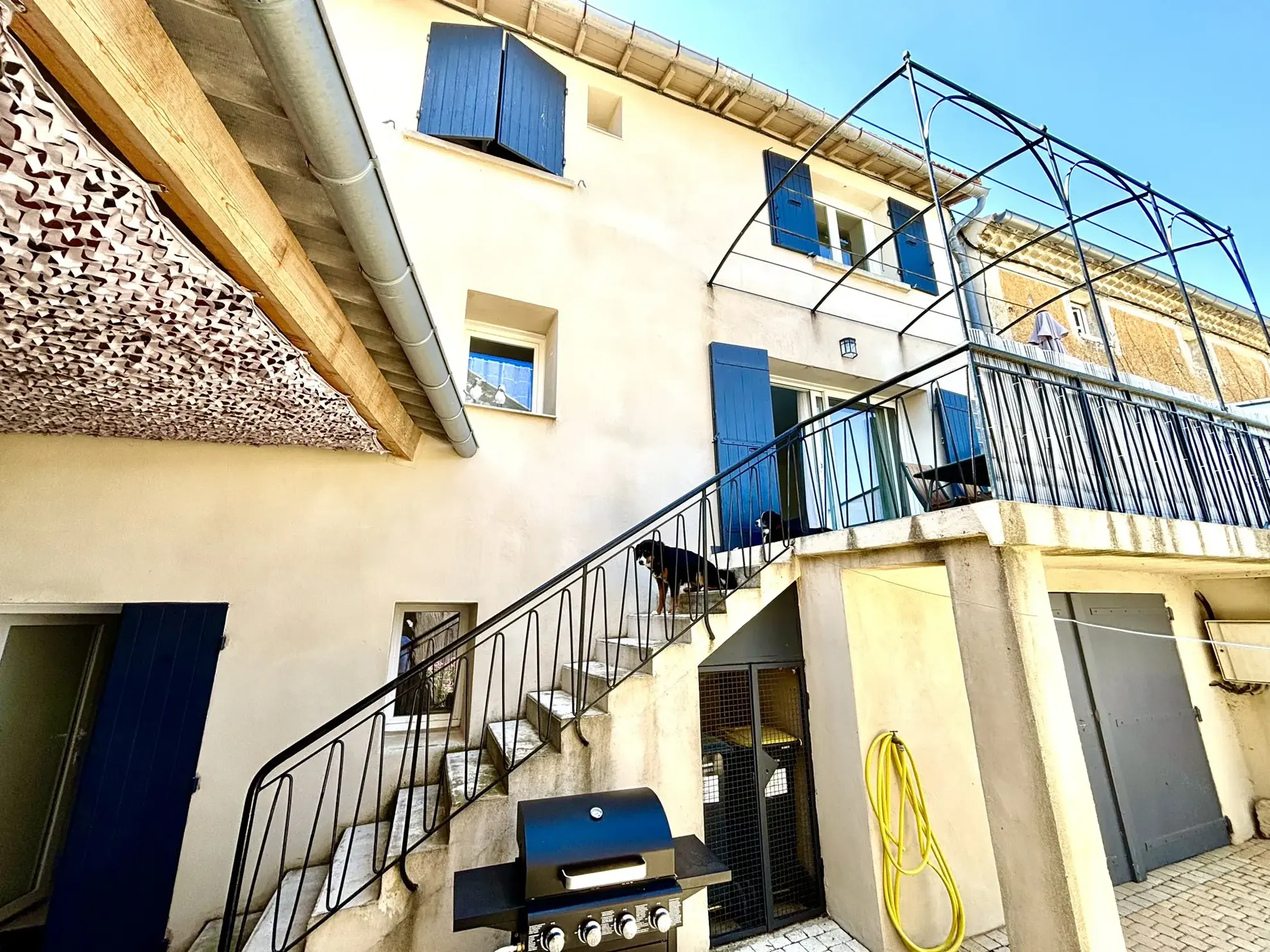 Maison de village rénovée avec garage et jacuzzi à Suzette 