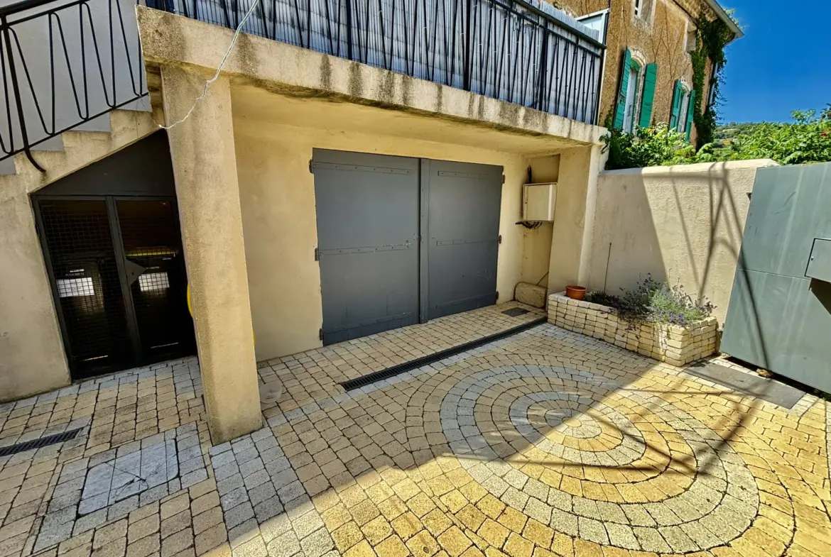 Maison de village rénovée avec garage et jacuzzi à Suzette 