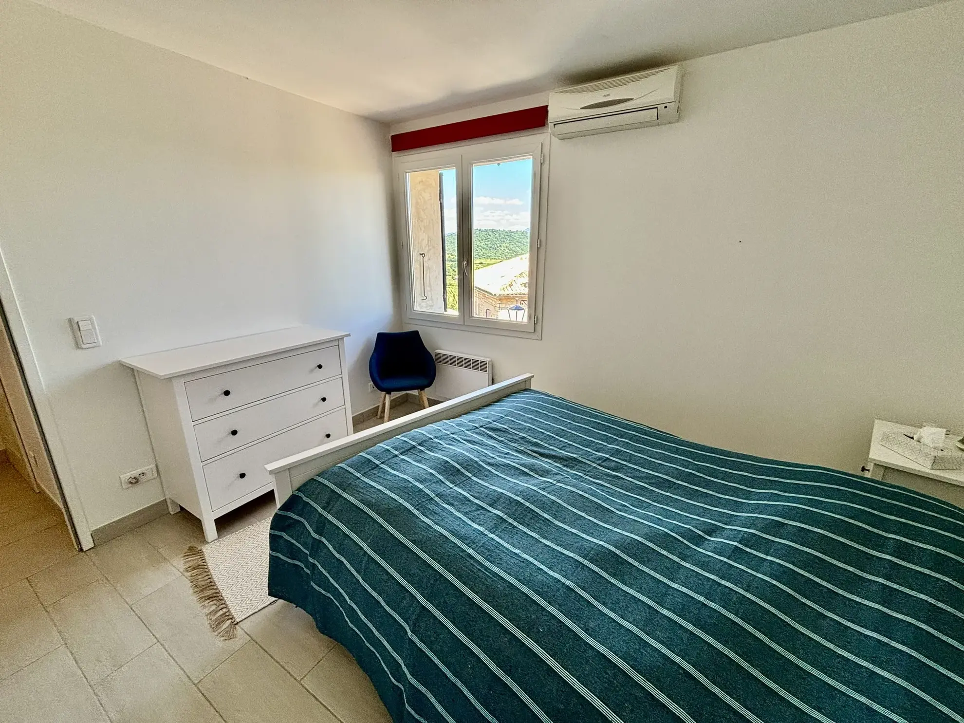 Maison de village rénovée avec garage et jacuzzi à Suzette 