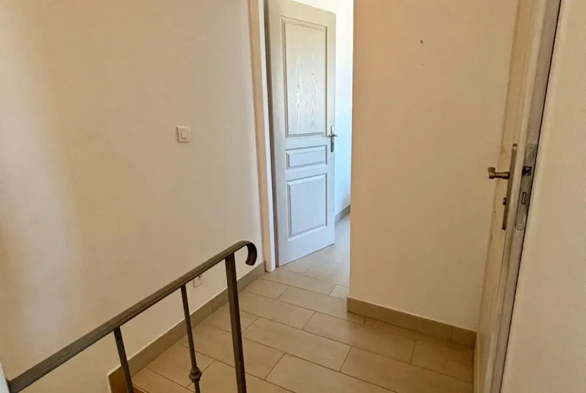Maison de village rénovée avec garage et jacuzzi à Suzette 