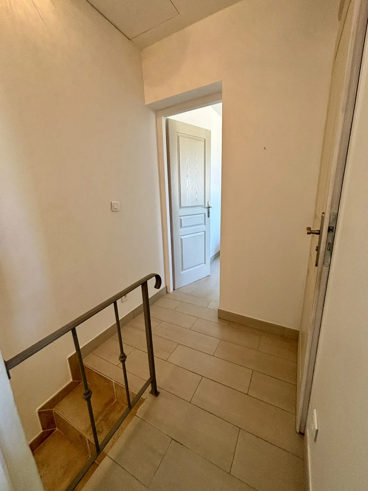 Maison de village rénovée avec garage et jacuzzi à Suzette 