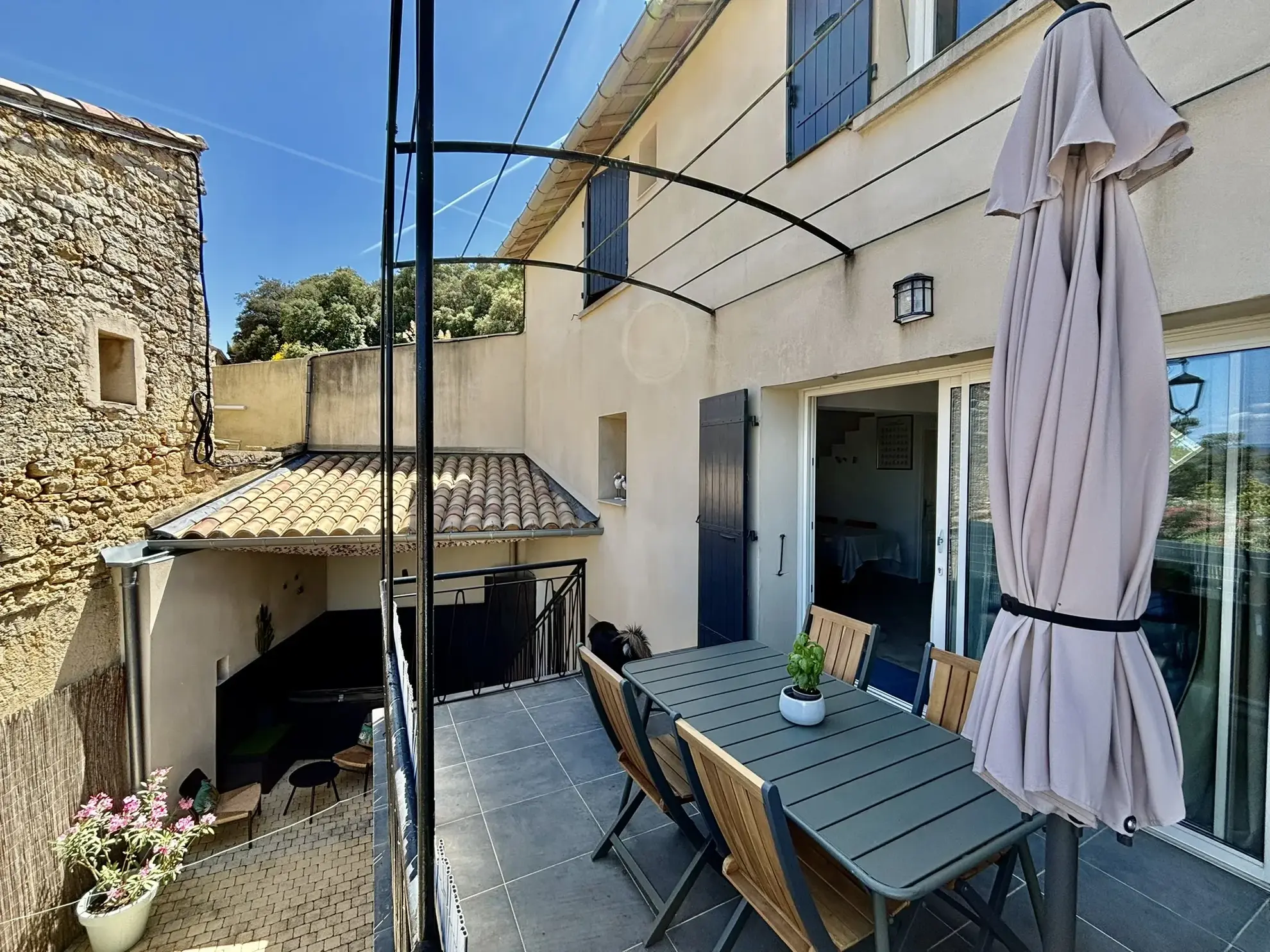 Maison de village rénovée avec garage et jacuzzi à Suzette 