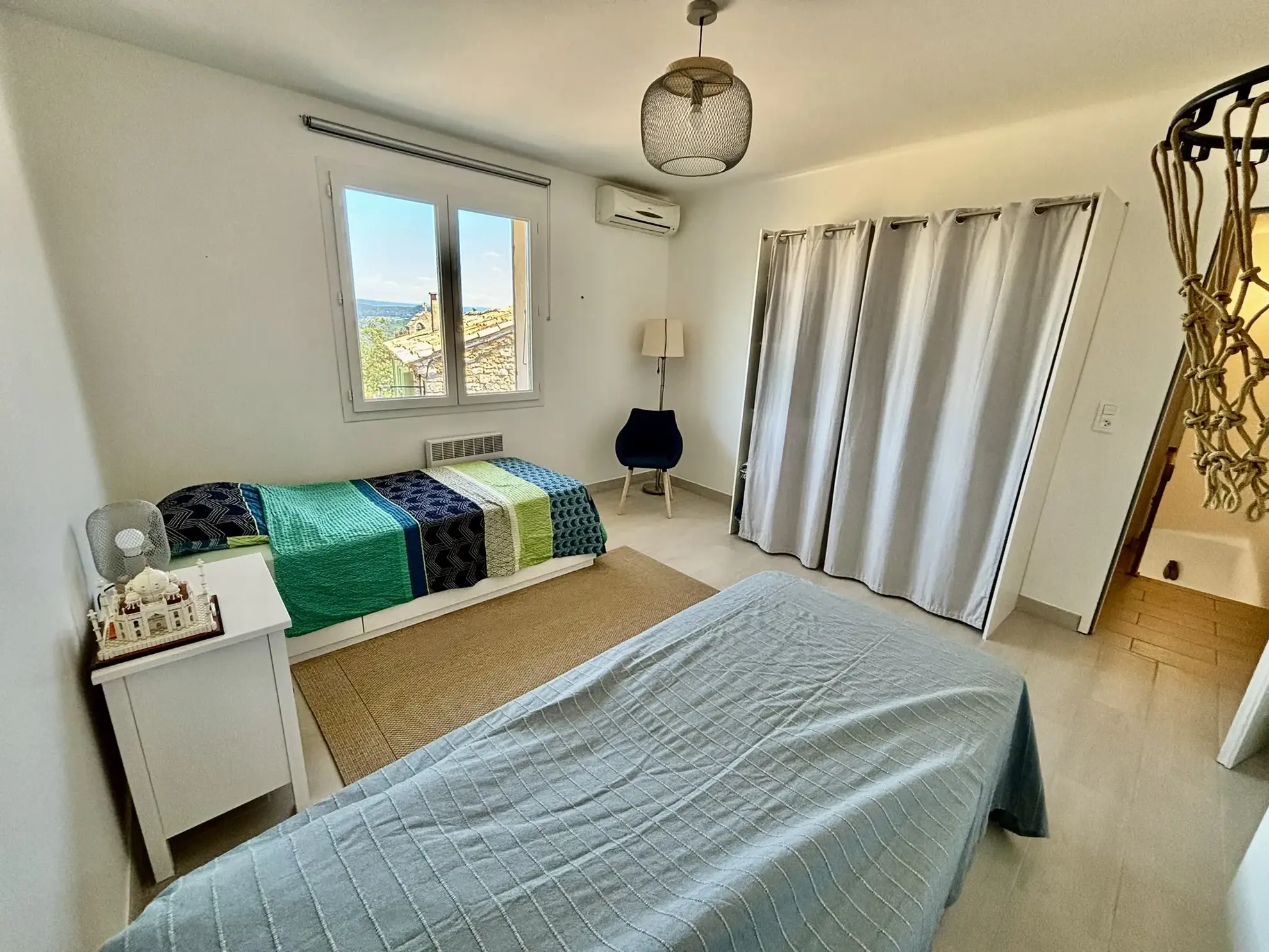 Maison de village rénovée avec garage et jacuzzi à Suzette 