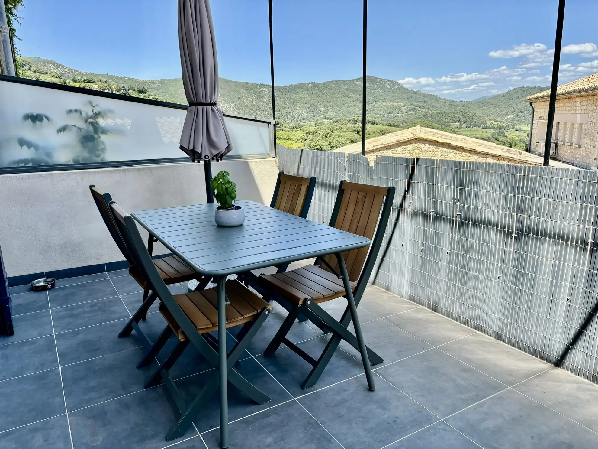 Maison de village rénovée avec garage et jacuzzi à Suzette 