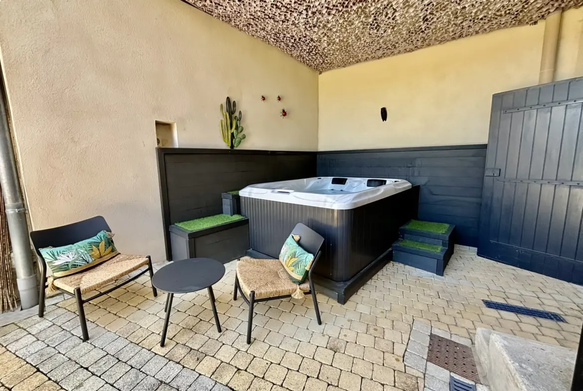 Maison de village rénovée avec garage et jacuzzi à Suzette 