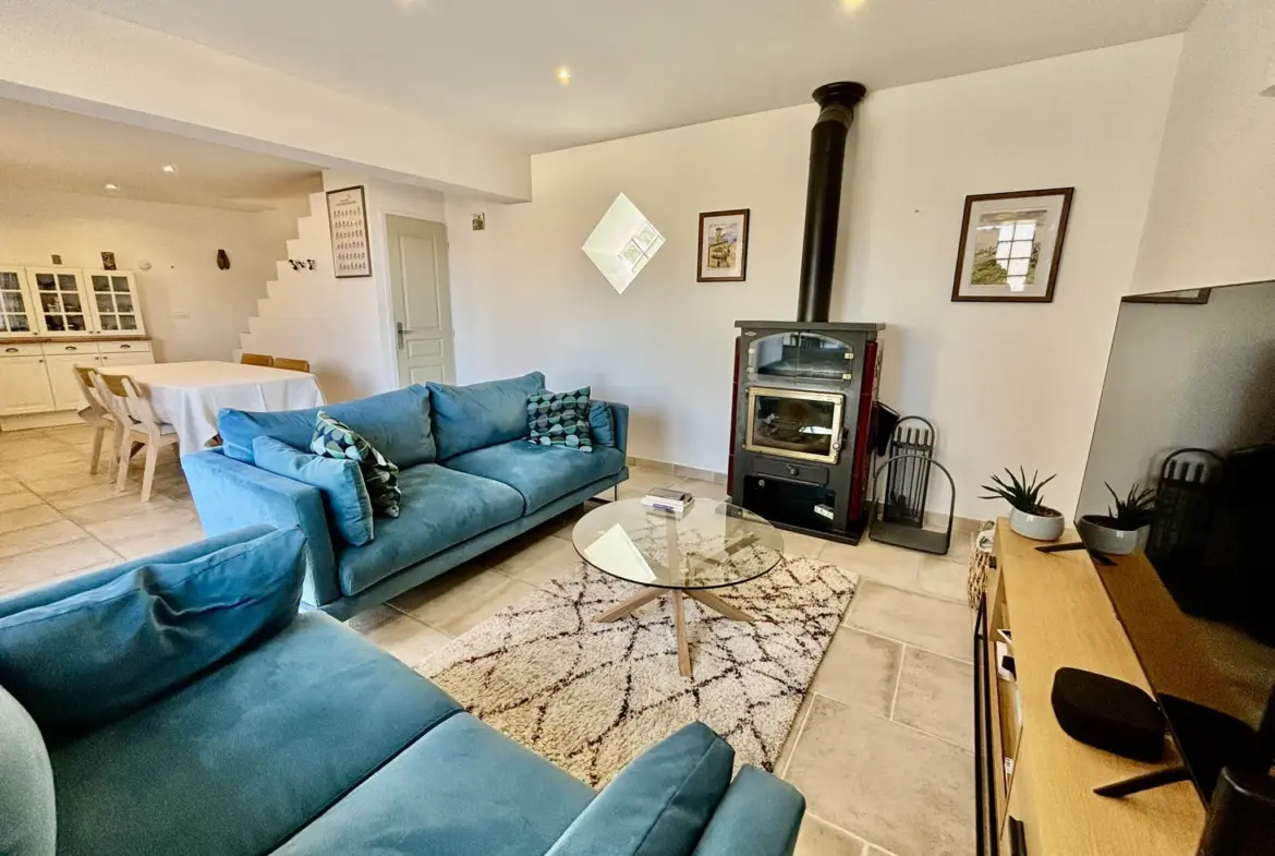 Maison de village rénovée avec garage et jacuzzi à Suzette 