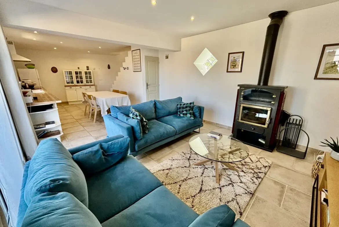 Maison de village rénovée avec garage et jacuzzi à Suzette 