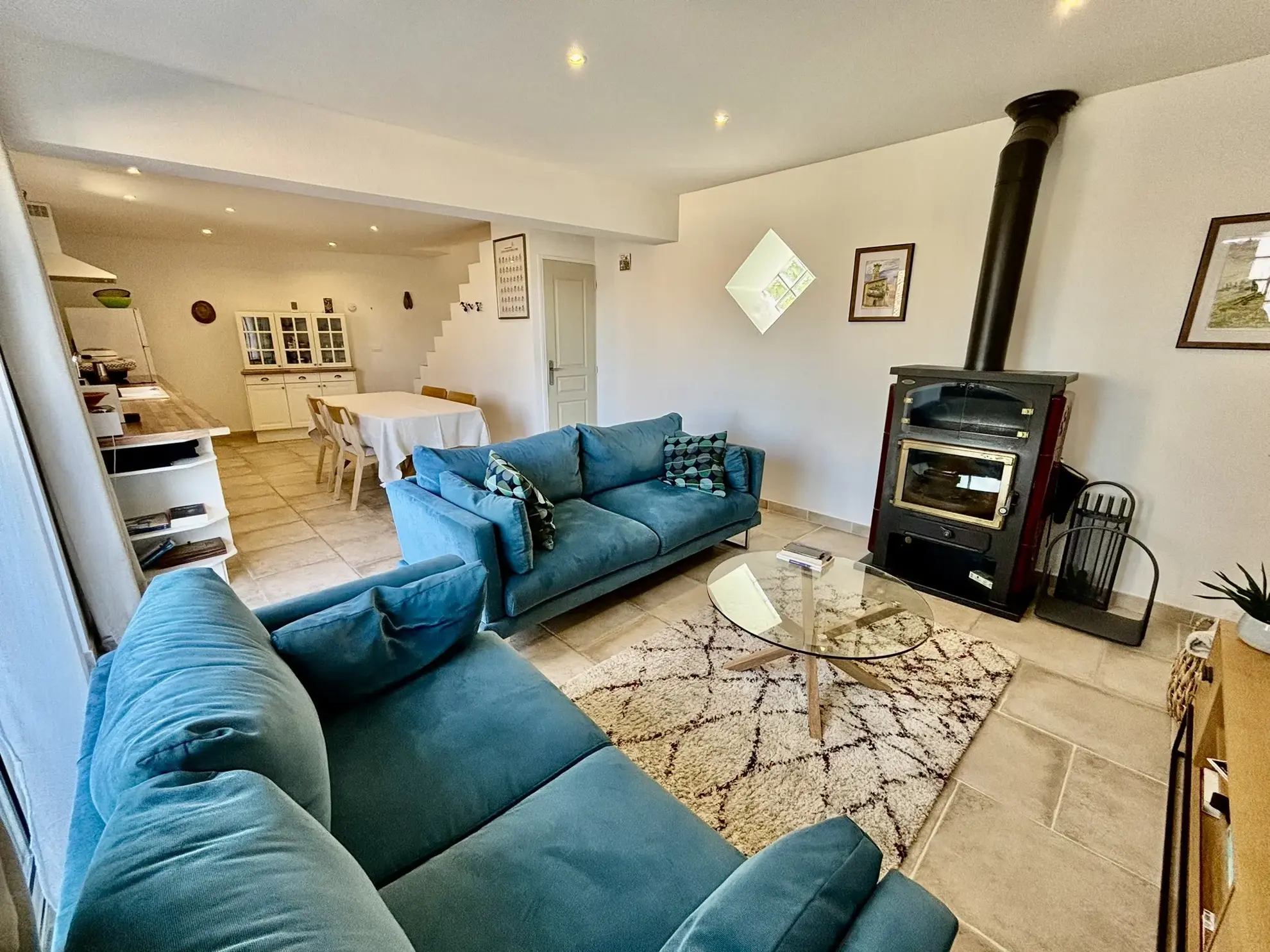 Maison de village rénovée avec garage et jacuzzi à Suzette 
