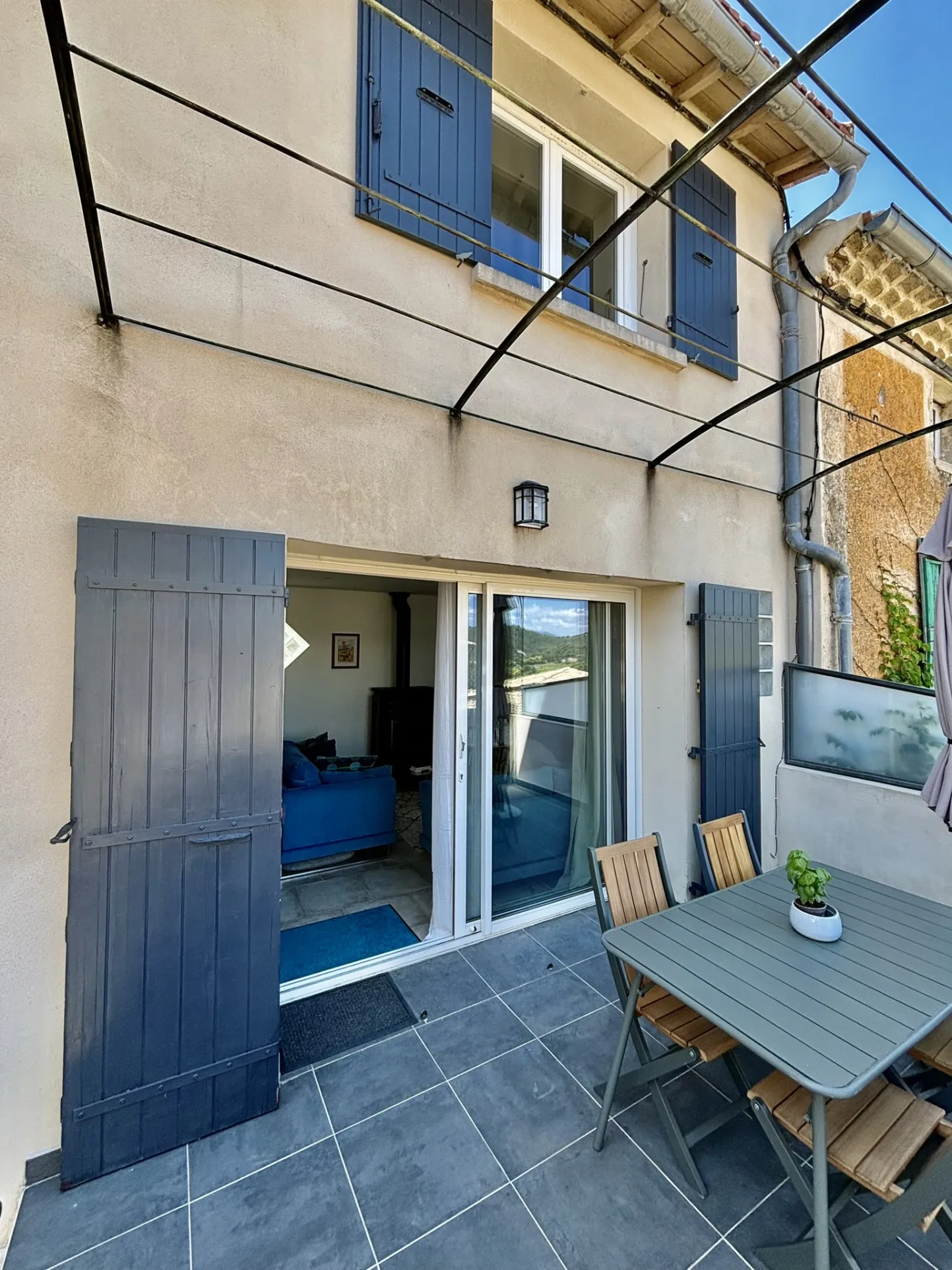 Maison de village rénovée avec garage et jacuzzi à Suzette 