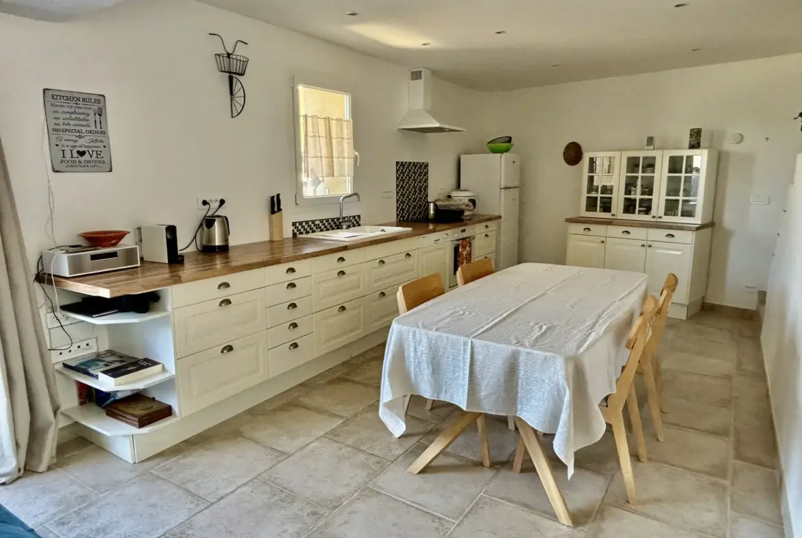 Maison de village rénovée avec garage et jacuzzi à Suzette 