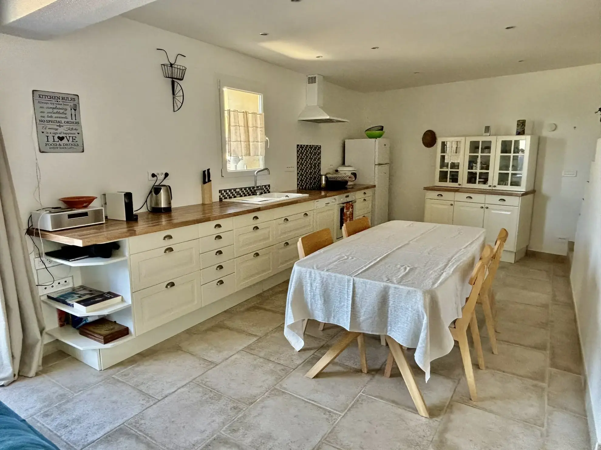 Maison de village rénovée avec garage et jacuzzi à Suzette 