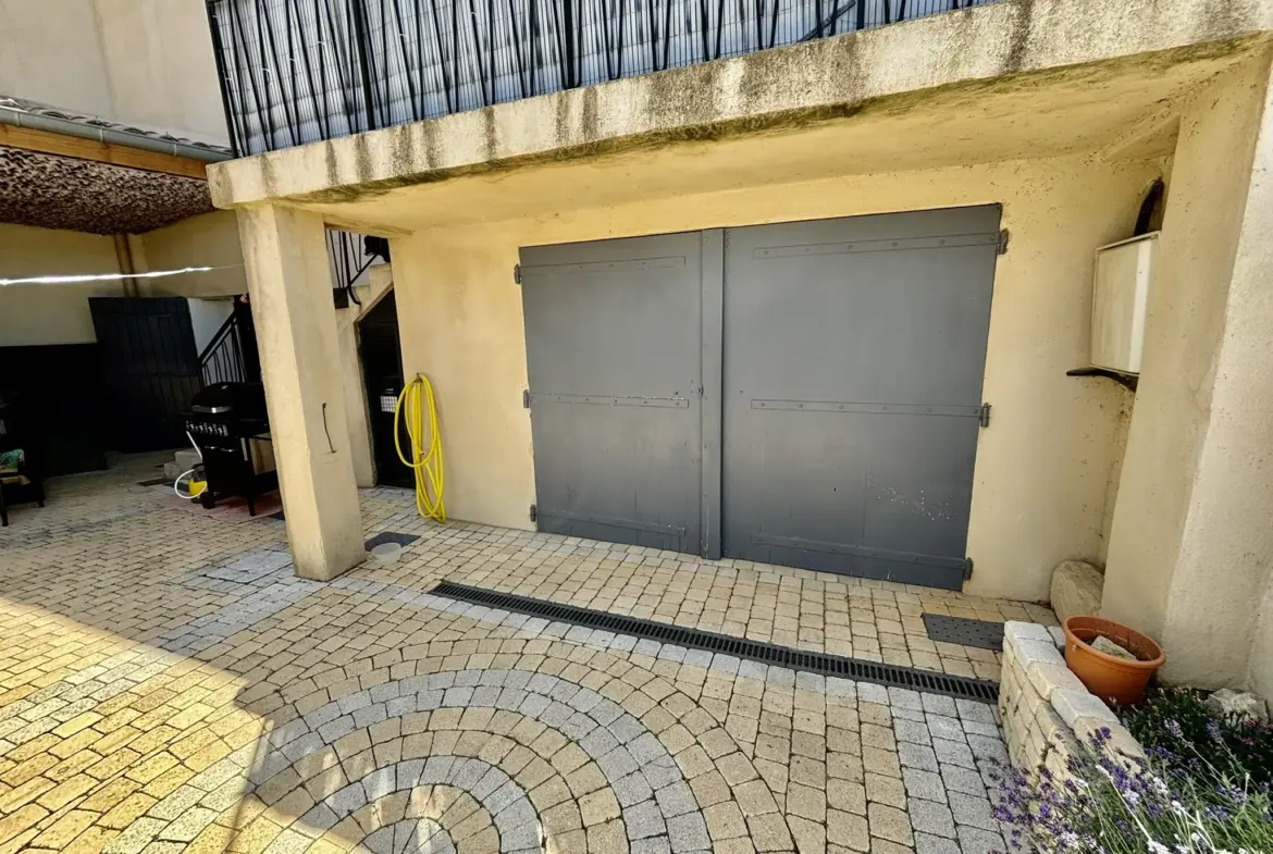 Maison de village rénovée avec garage et jacuzzi à Suzette 