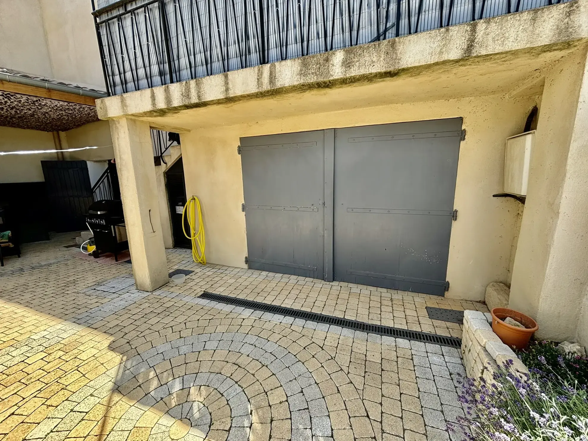 Maison de village rénovée avec garage et jacuzzi à Suzette 