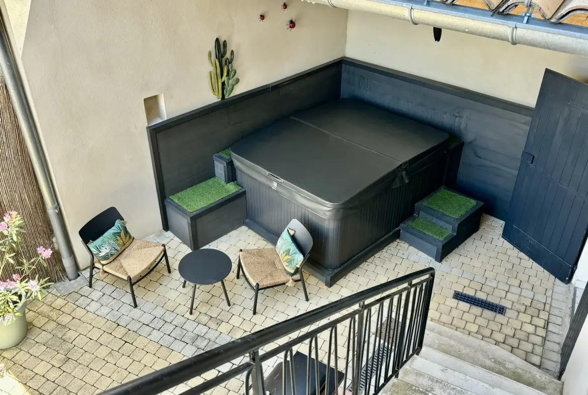 Maison de village rénovée avec garage et jacuzzi à Suzette 